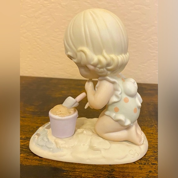 Precious Moments Figurine. - Picture 3 of 9
